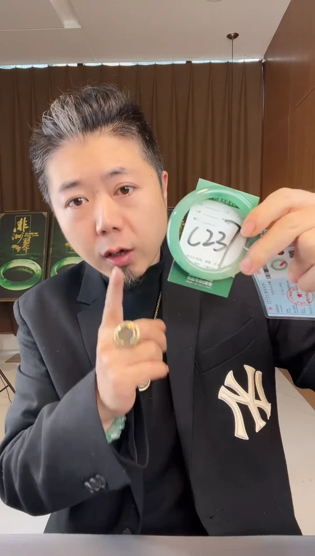 【闪购商品】石英质玉手镯未镶嵌非洲翠