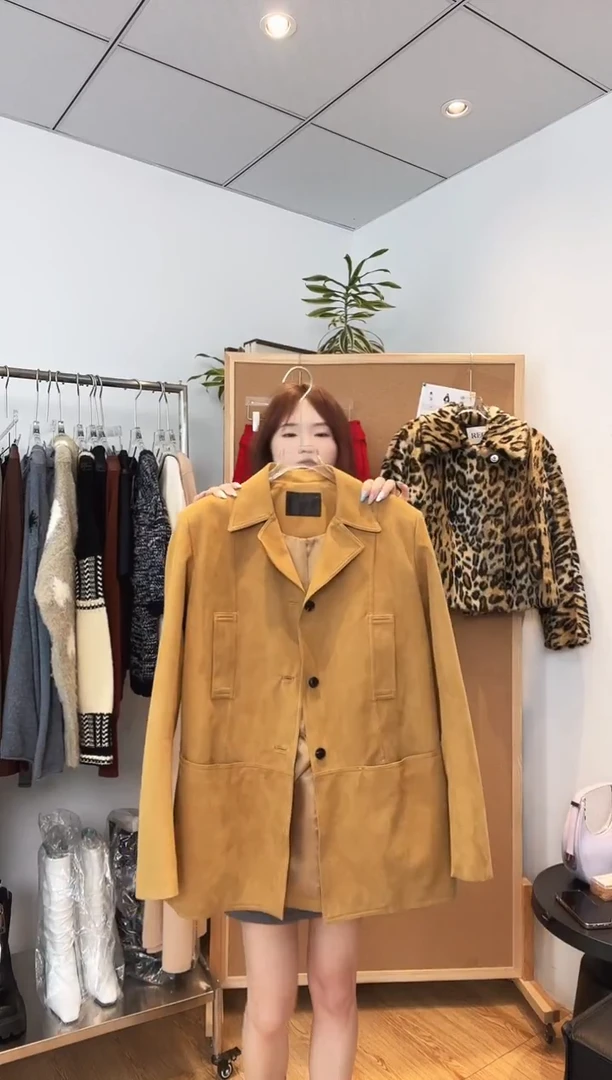 编号050 设计师品牌25新款麂皮西装外套 待开价