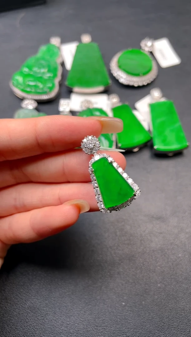 颈饰银S925镶嵌翡翠吊坠