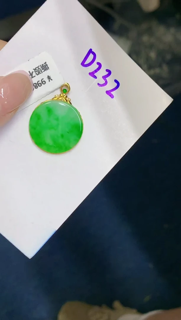 翡翠18K金镶嵌颈饰缅甸天然翡翠A货