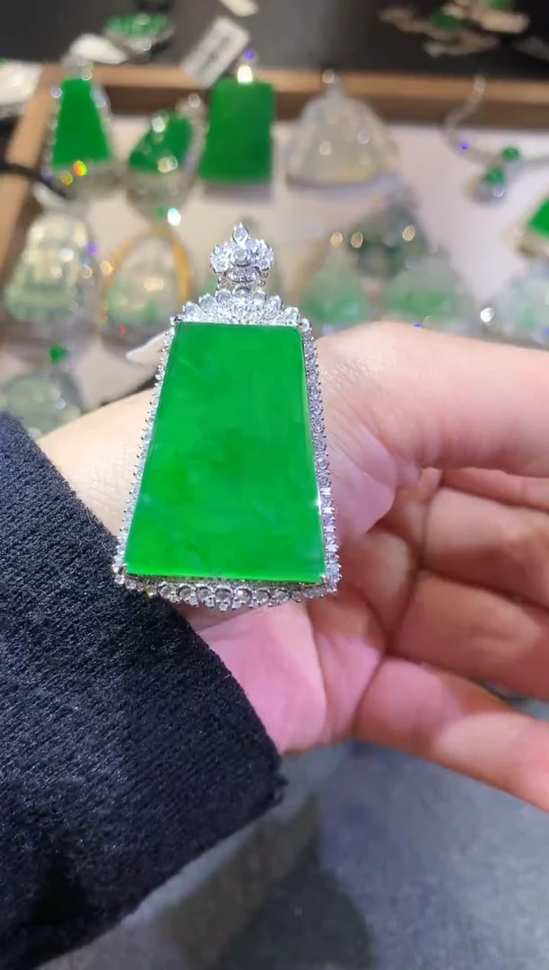 【闪购商品】翡翠吊坠(不含链)18K金镶嵌119-无事牌