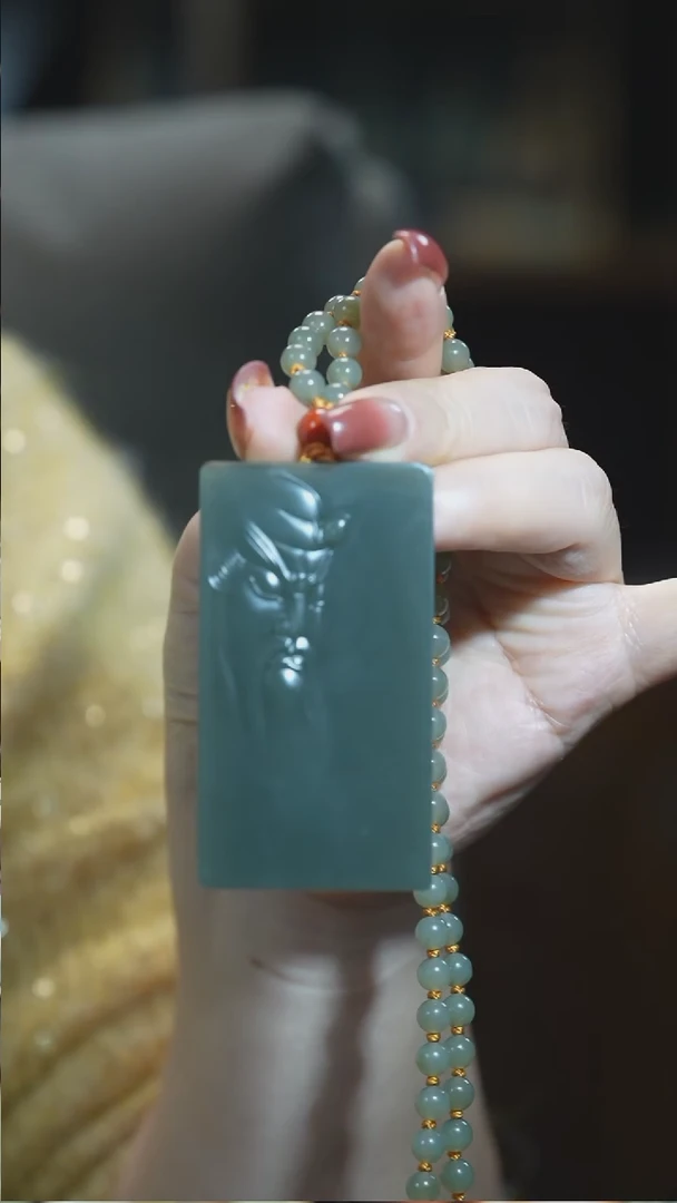 颈饰未镶嵌岫岩河磨玉（透闪石质玉）关公1