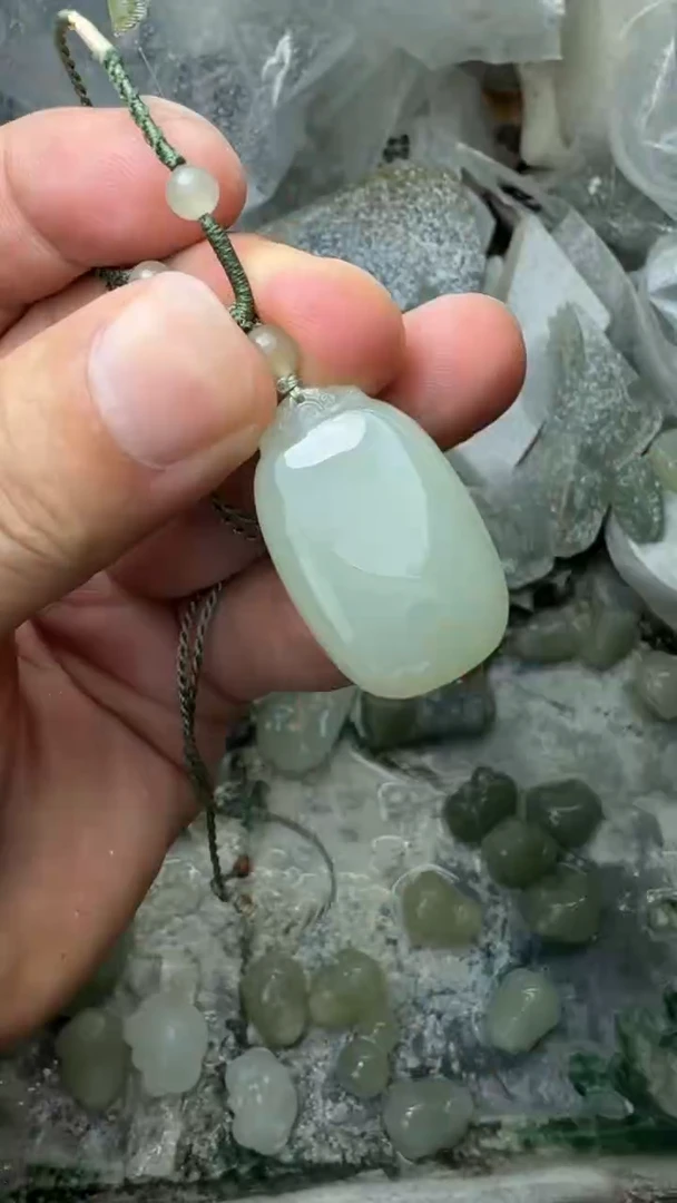 和田玉未镶嵌颈饰1