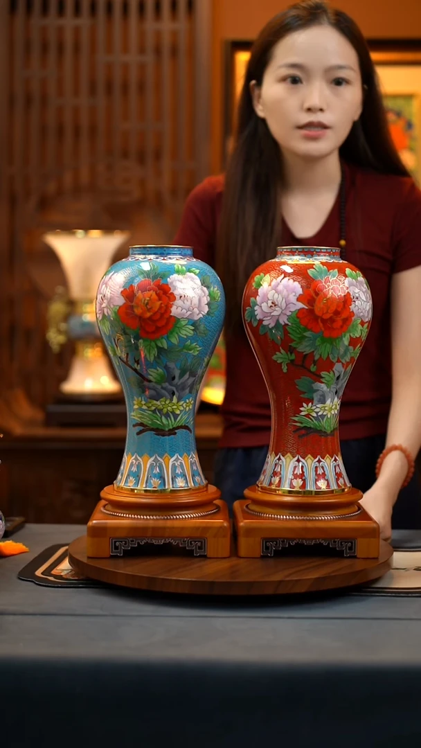 春**园景泰蓝花瓶一对  大师作品