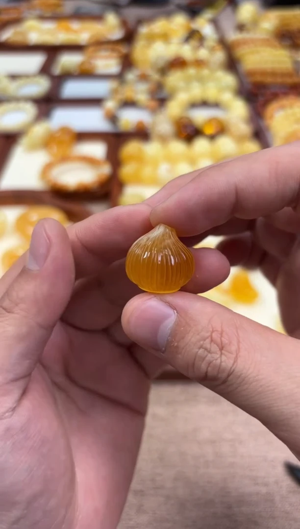 【闪购商品】蜜蜡裸石未镶嵌蒜头