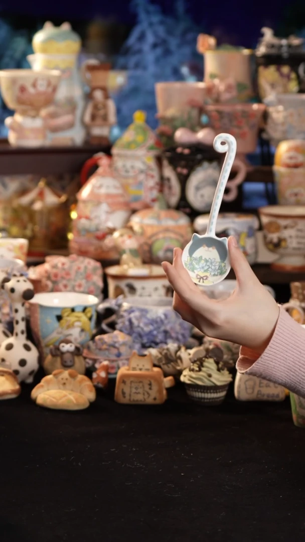 摆件陶景德镇釉下彩手绘设计师款陶瓷