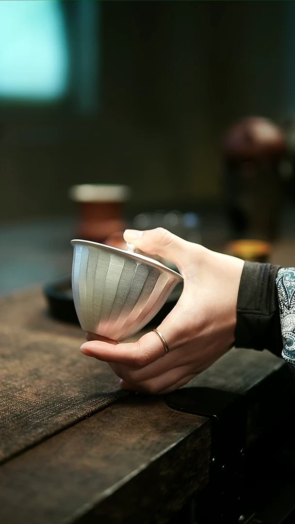 【闪购商品】一延银彩瓜棱大号盖碗1111