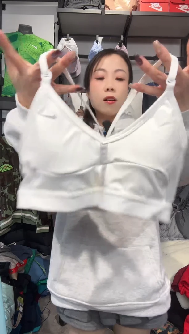 1263  编码 瑕疵款直播间过款为准 尺码   身高  M