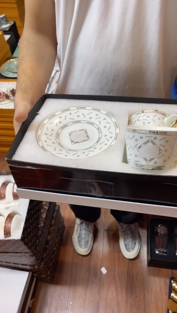 杯鸿辉家品牌瓷器，京东包邮！