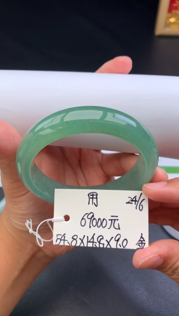 翡翠手镯未镶嵌用****界玉手镯