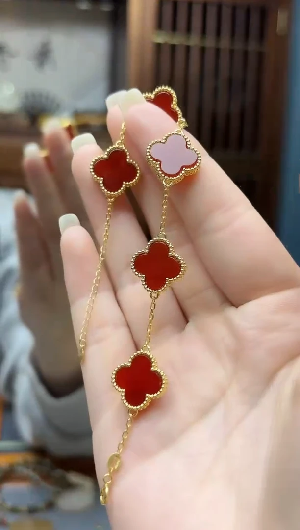 18K金镶嵌手链玛瑙/玉髓18K金玛瑙四叶花手链MY