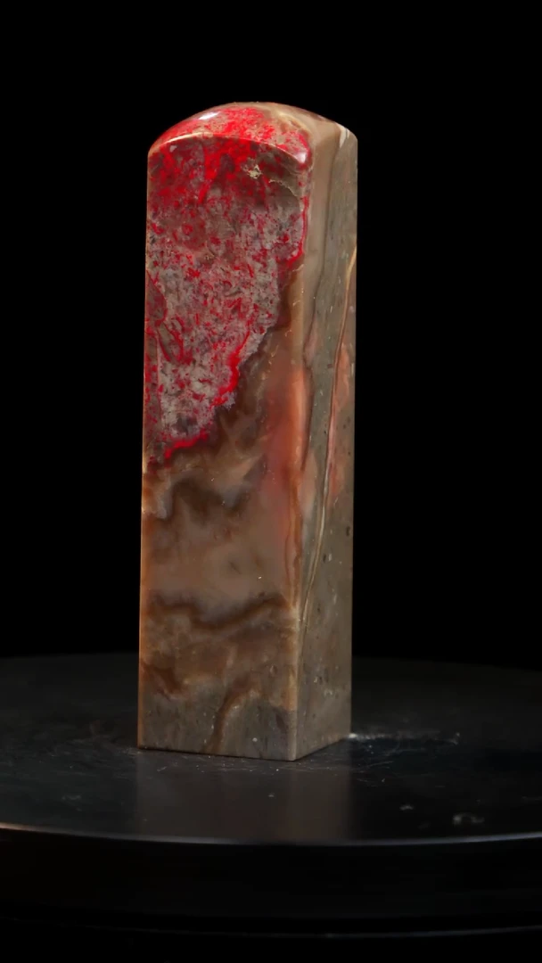 鸡血石牛角鸡血石