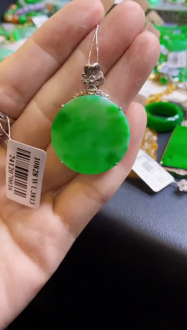 【闪购商品】定制翡翠18K金镶嵌吊坠