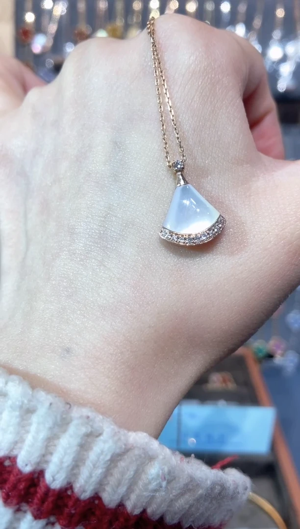 套链18K金镶嵌钻石钻石K玫七夕白裙