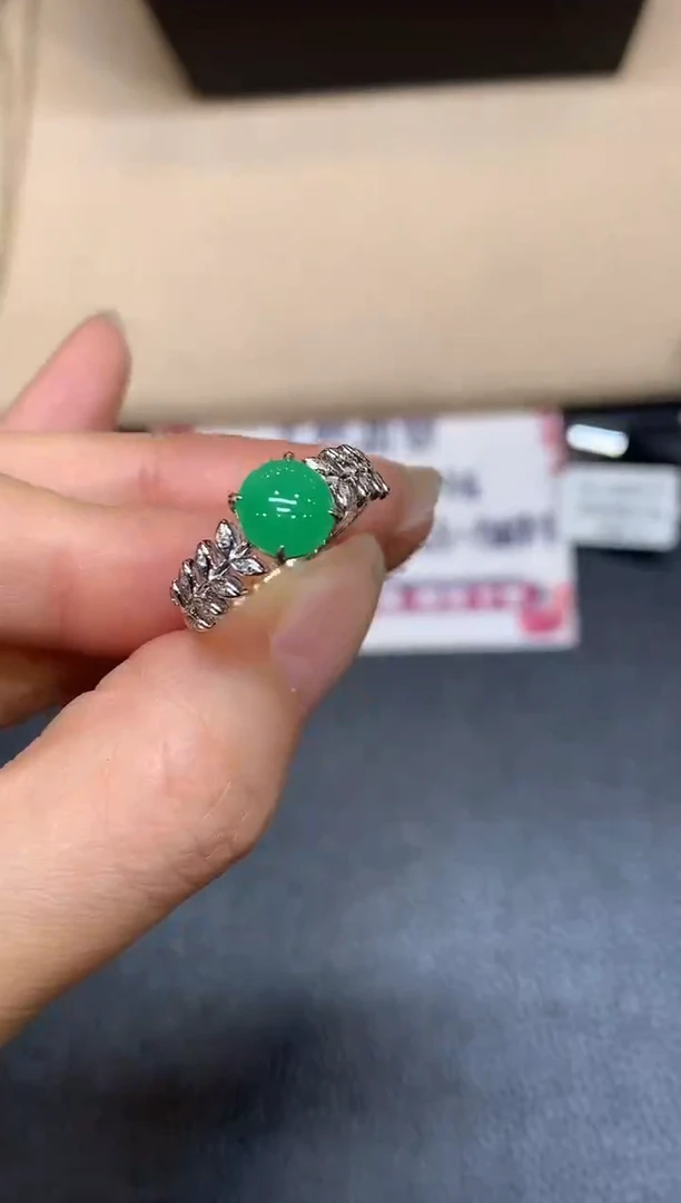 18K金镶嵌戒指翡翠【无鉴赏期】蛋面【无服务费