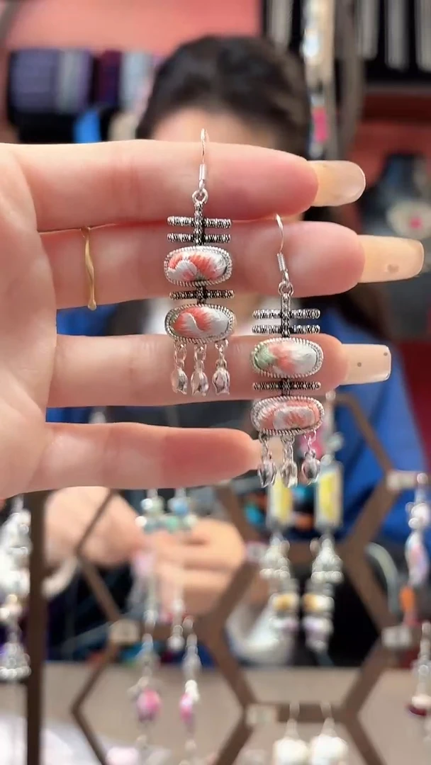 织绣云织谣民族风精美饰品   175