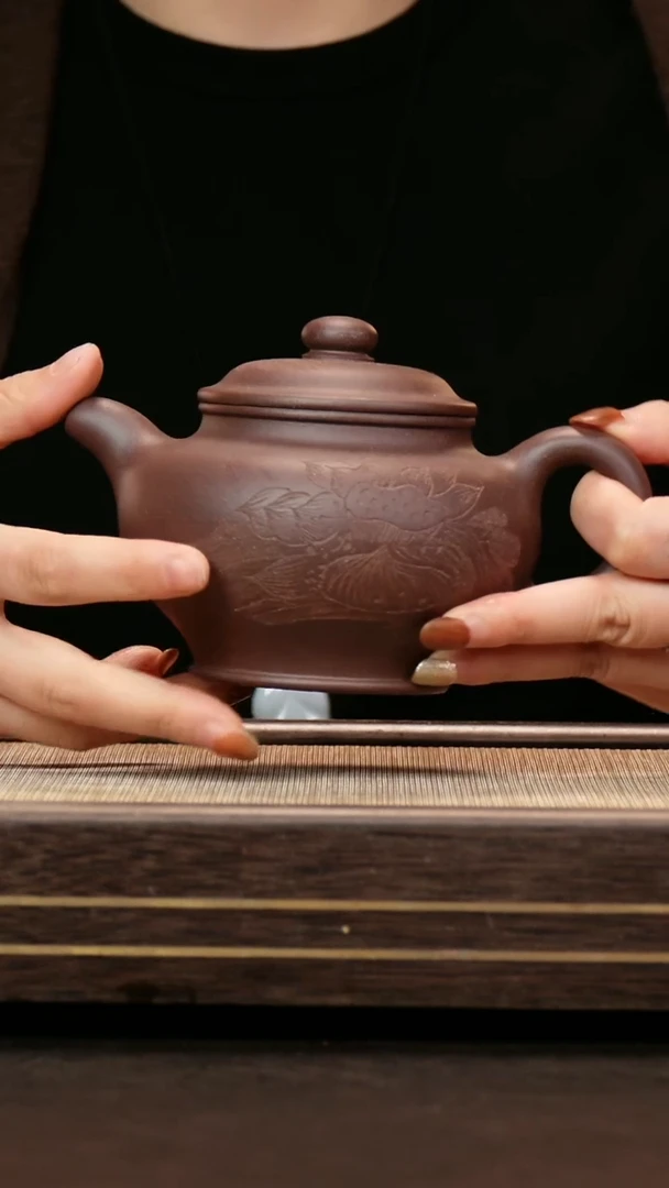 茶壶紫砂原矿四号井底槽清 掇只320cc 刻绘款