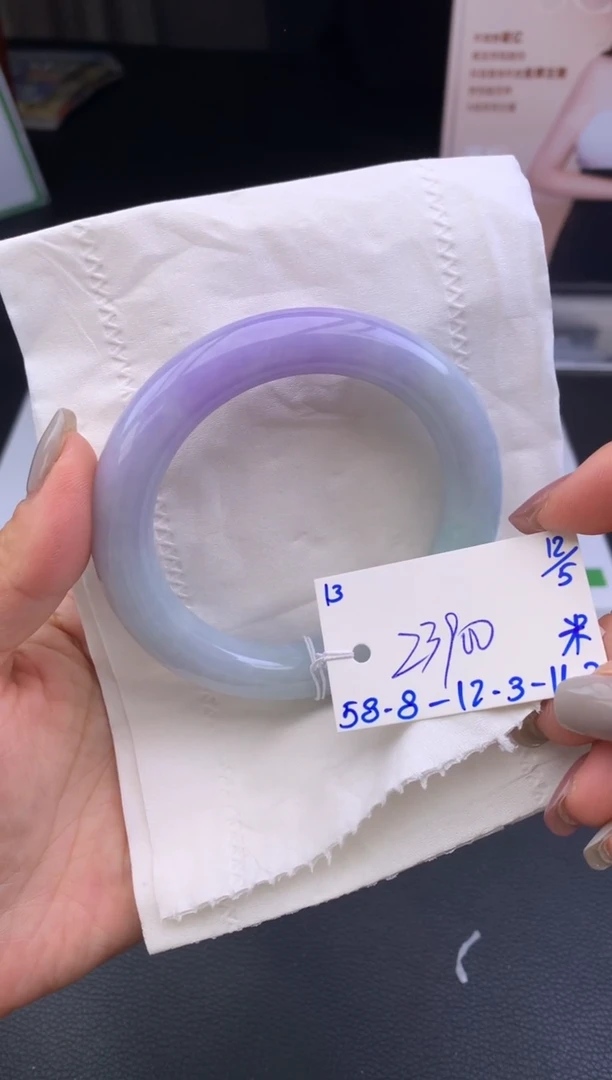 翡翠手镯未镶嵌玉手镯