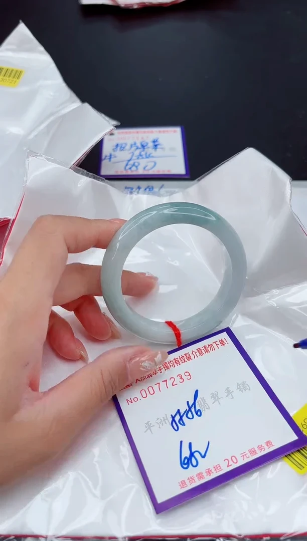 翡翠手镯未镶嵌1