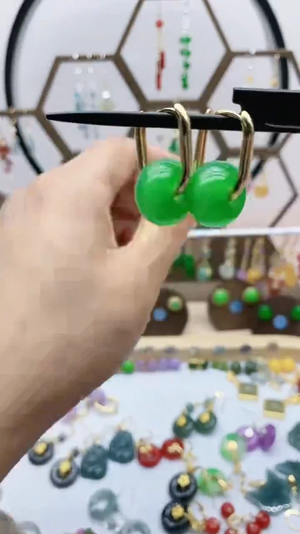 未镶嵌石英质玉（天山翠）耳饰50