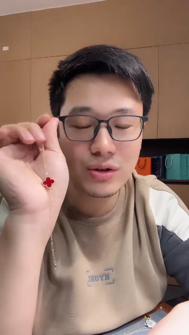 【闪购商品】玛瑙/玉髓手链18K金镶嵌红色k黄，单花四叶草手链GHJ