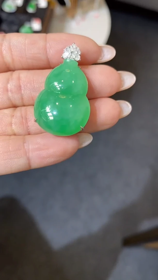 吊坠(不含链)18K金镶嵌翡翠葫芦