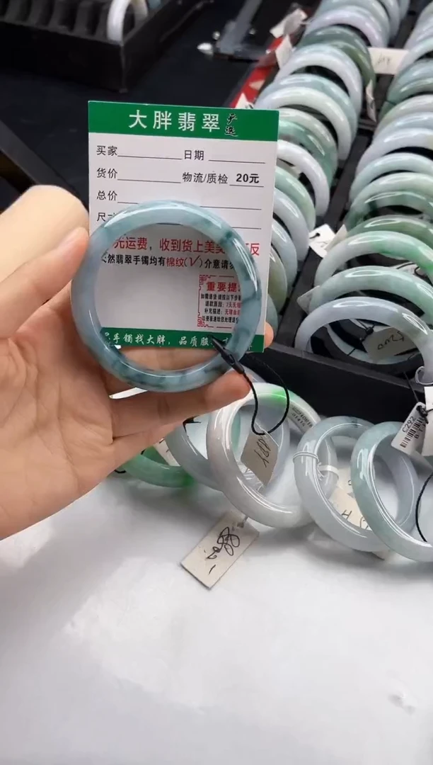 翡翠手镯未镶嵌翡翠1