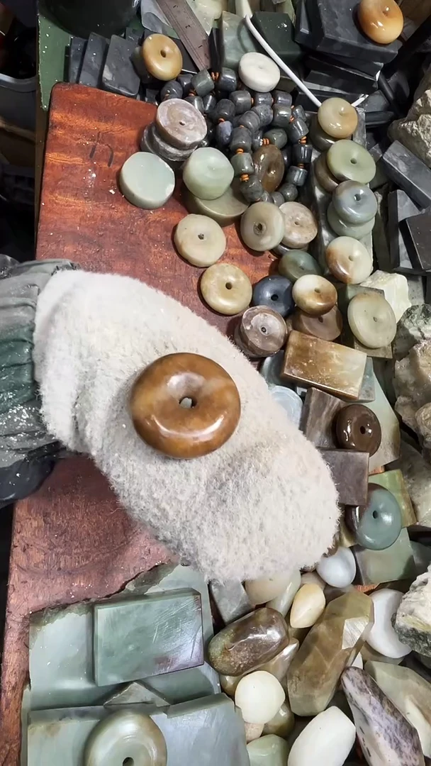 未镶嵌和田玉珠宝半成品1