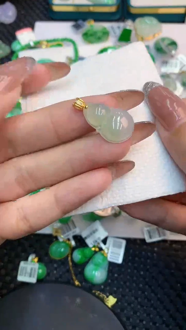 颈饰未镶嵌翡翠1