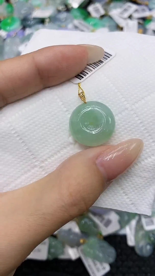 翡翠18K金镶嵌颈饰111111111111
