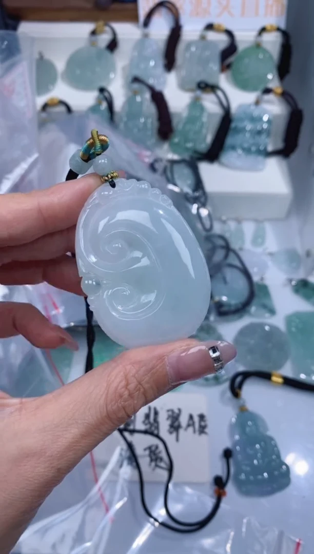 颈饰未镶嵌翡翠吊坠