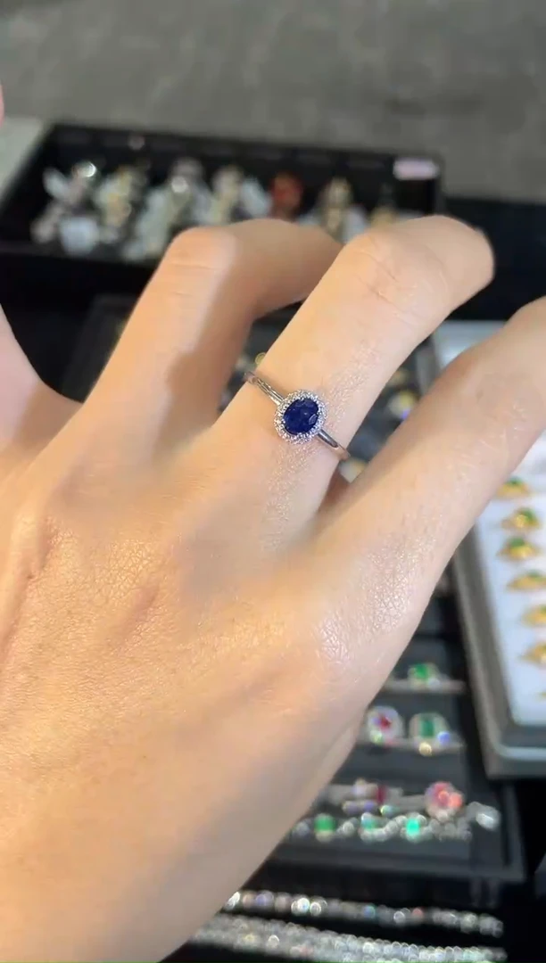 戒指蓝宝石18K金镶嵌    XFY