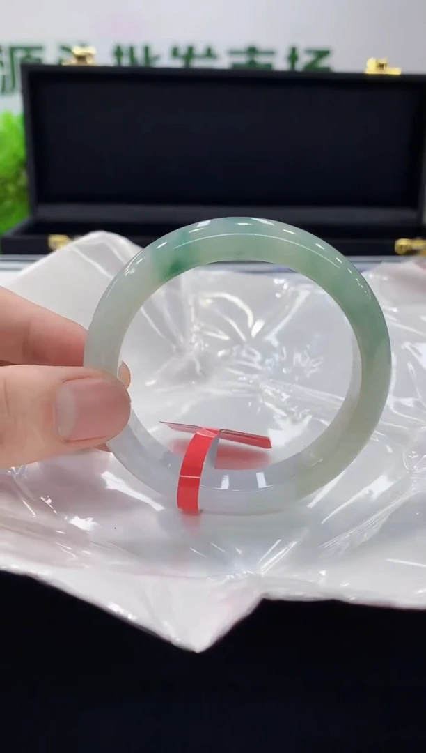 翡翠手镯未镶嵌手镯