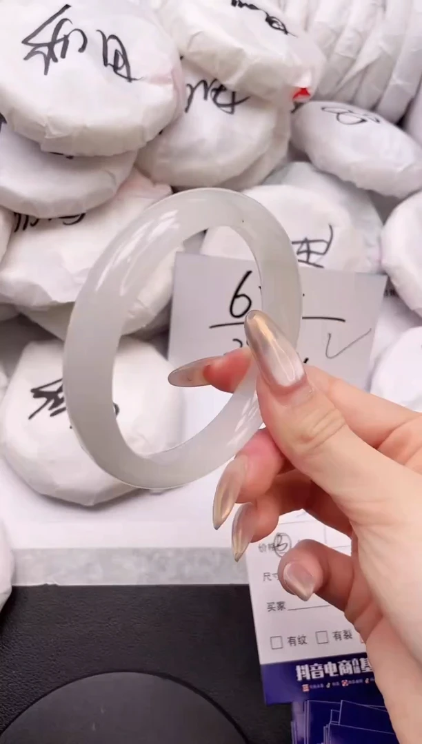 【闪购商品】石英质玉手镯未镶嵌5K289-63