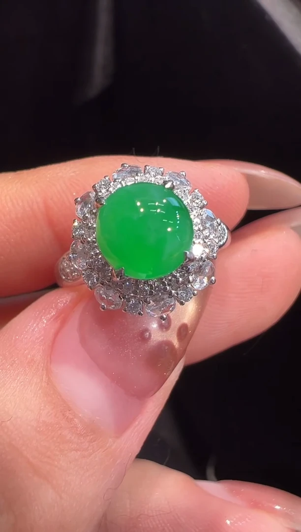 18K金镶嵌戒指翡翠戒指