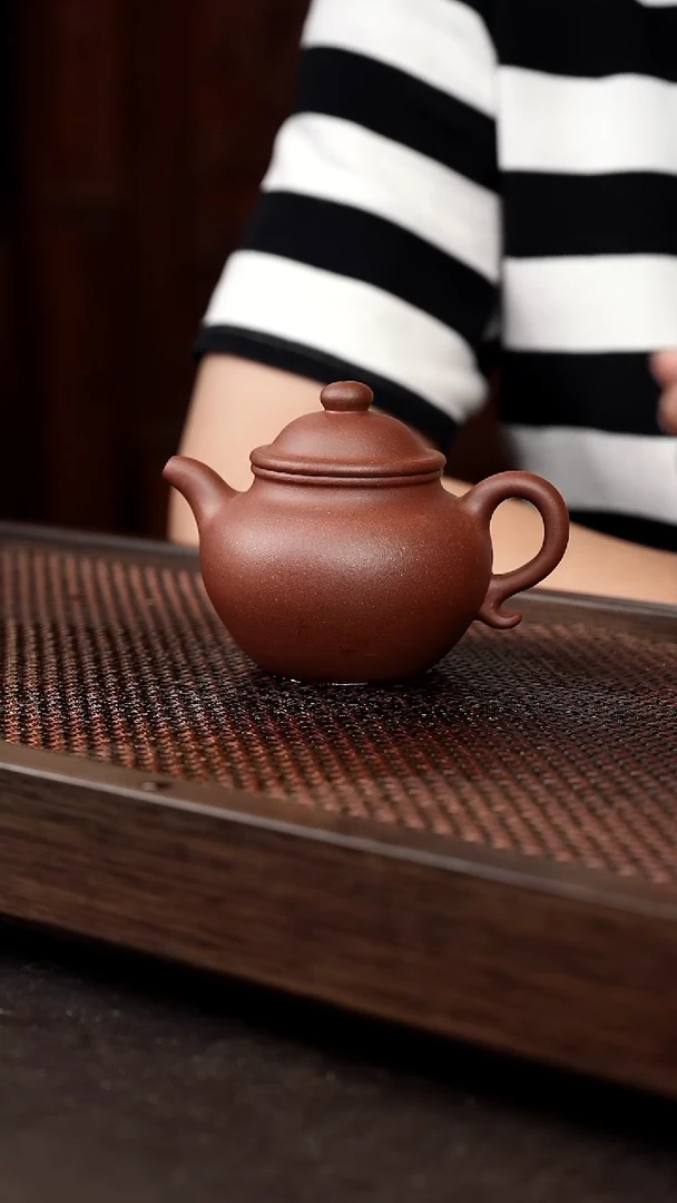 茶壶紫砂底槽清莲子