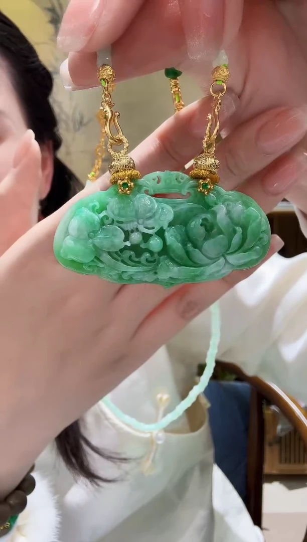 颈饰未镶嵌翡翠吊坠