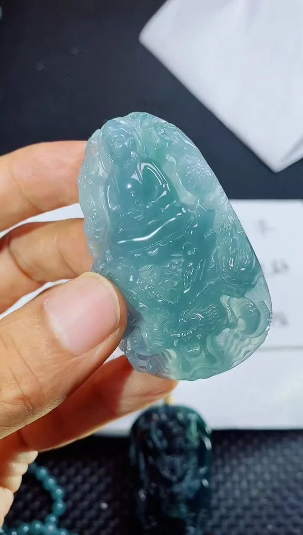 翡翠未镶嵌颈饰