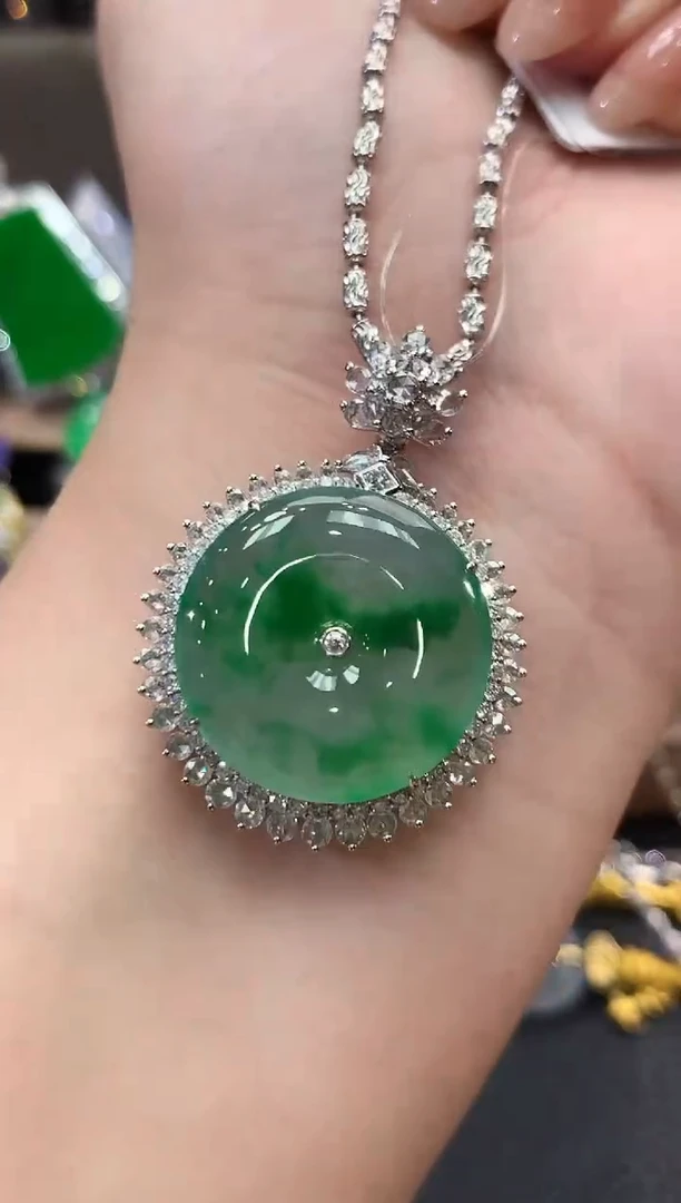 翡翠18K金镶嵌吊坠(不含链)夏日珠宝A79