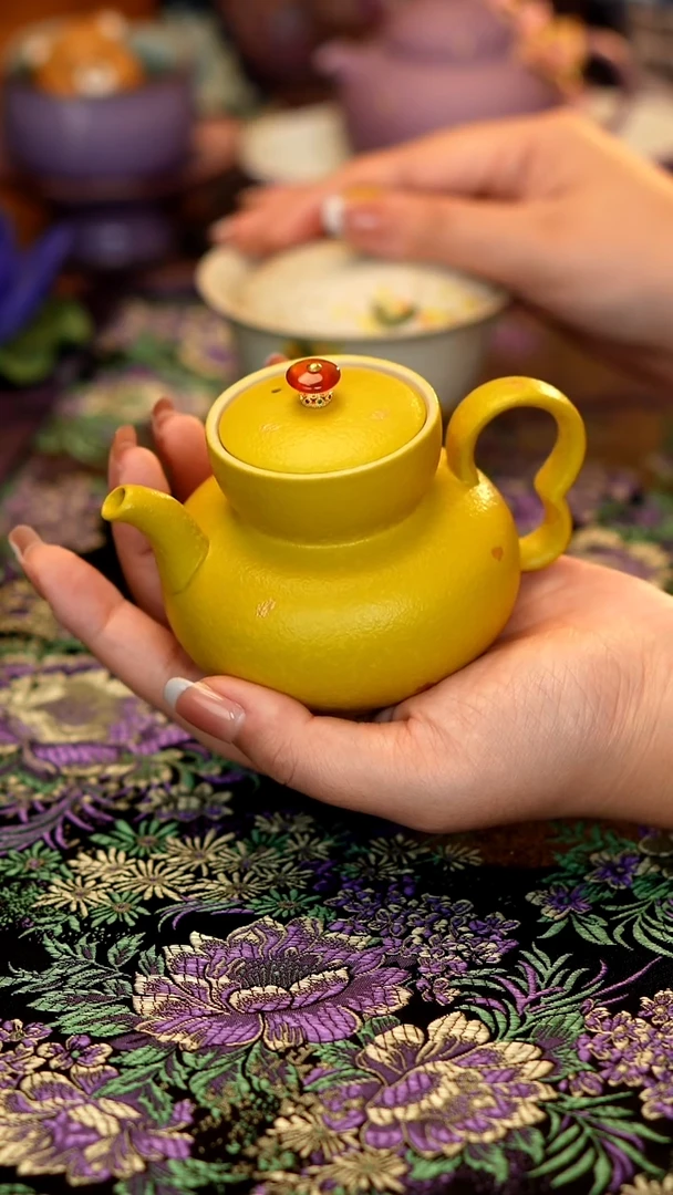 洒金焦糖黄色壶········