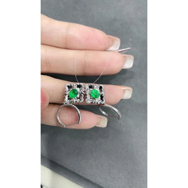 18K金镶嵌天然祖母绿耳饰 K白