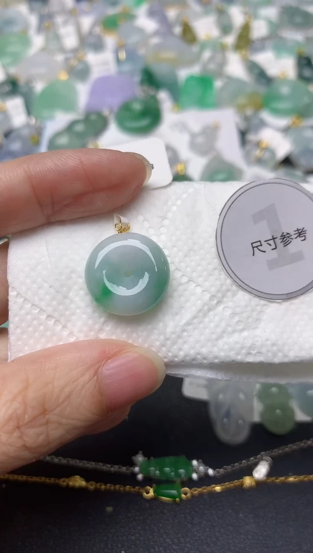 颈饰18K金镶嵌翡翠天然缅甸A货翡翠