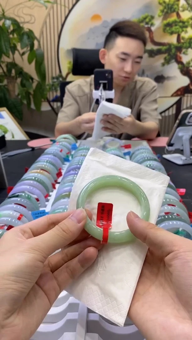 翡翠手镯未镶嵌3592