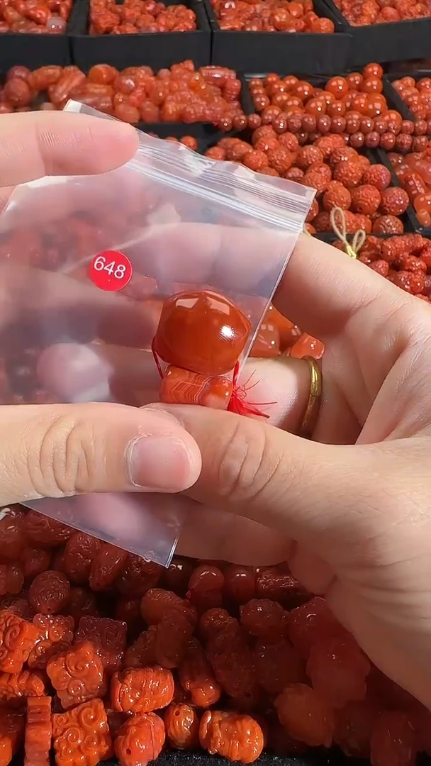 颈饰未镶嵌南红玛瑙1