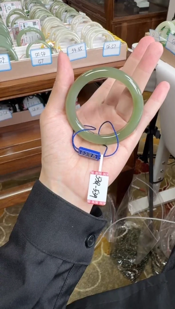 未镶嵌手镯和田玉56