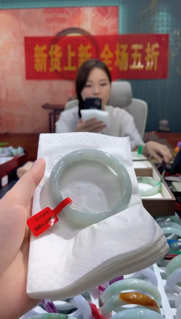 翡翠手镯未镶嵌多人23383
