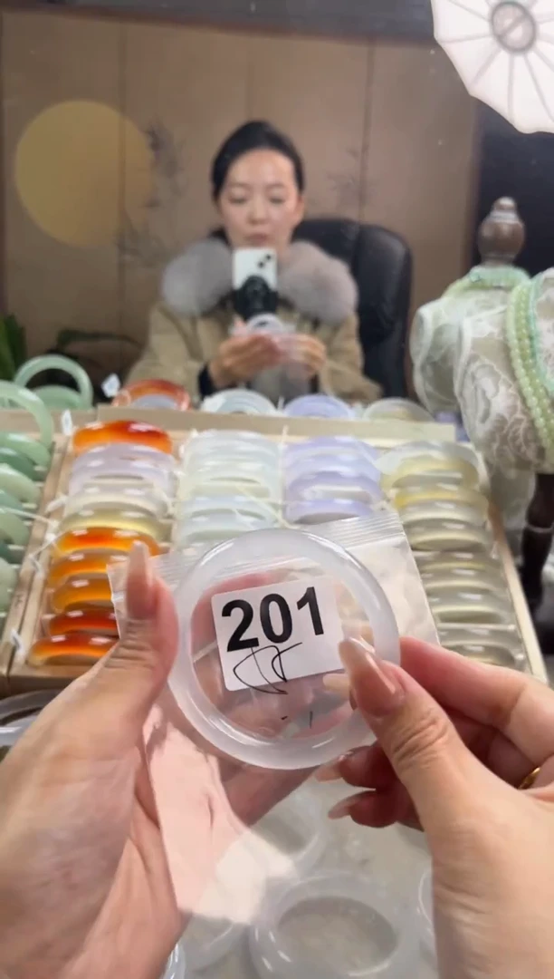 手镯玛瑙/玉髓未镶嵌201微瑕