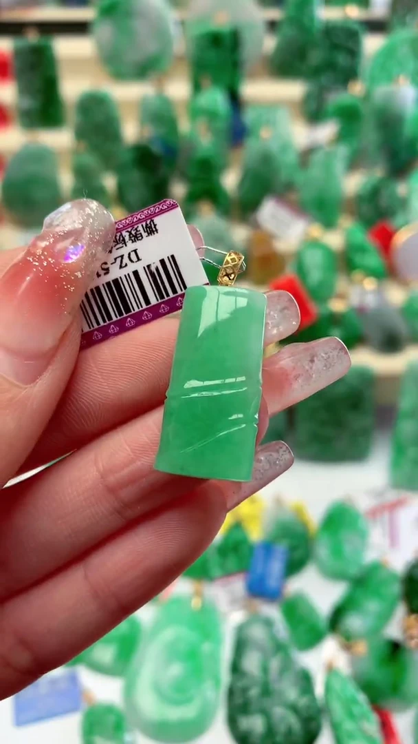 【闪购商品】翡翠颈饰18K金镶嵌挂件