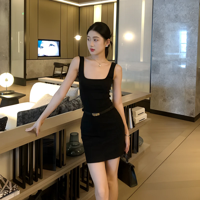 姐系纯欲包臀裙修身短裙夏季法式方领小黑裙收腰显瘦辣妹吊带裙