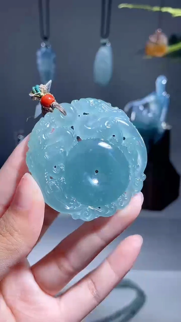 颈饰未镶嵌翡翠龙扣